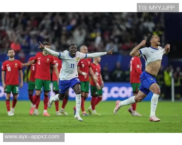 法国队成功晋级世预赛FIFA官方推特发布庆祝海报展示球队风采