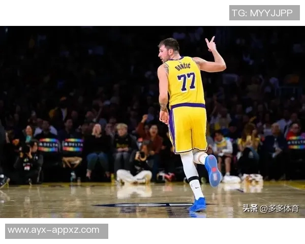 东契奇神勇表现三分球与突破上篮齐发力已砍下23分助球队争胜