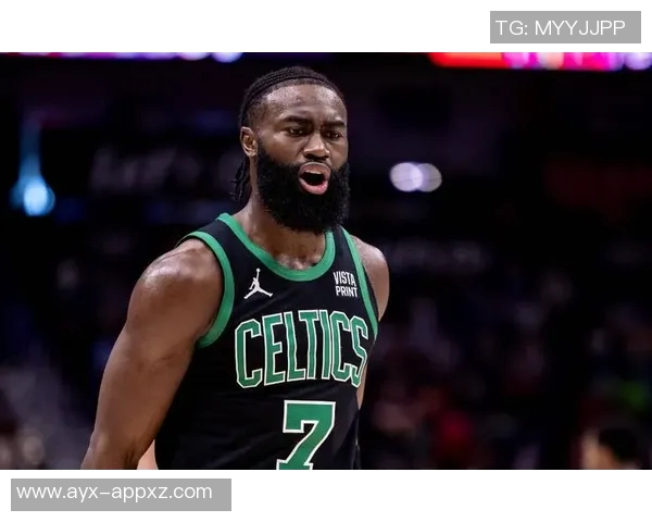 杰伦布朗弧顶三分精准回应个人得分已突破30分展现强大实力