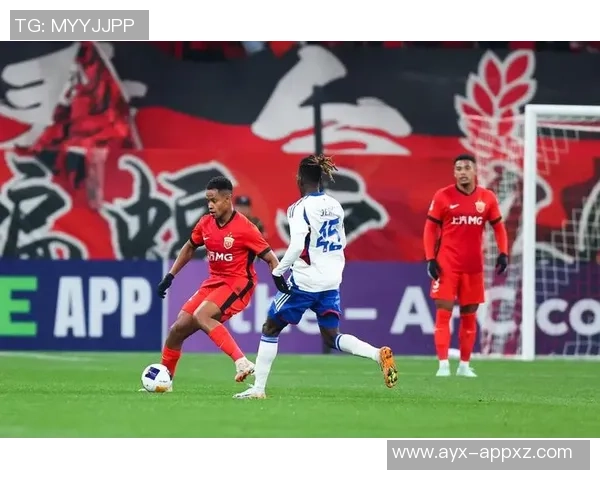 多哥球员让克劳德正式租借加盟上海海港足球俱乐部开启新征程 多哥球员让克劳德正式租借加盟上海海港足球俱乐部开启新征程